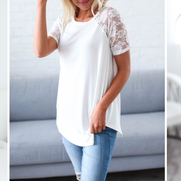 Tops - ✨LAST ONE✨Off white lace trim sleeves tunic top